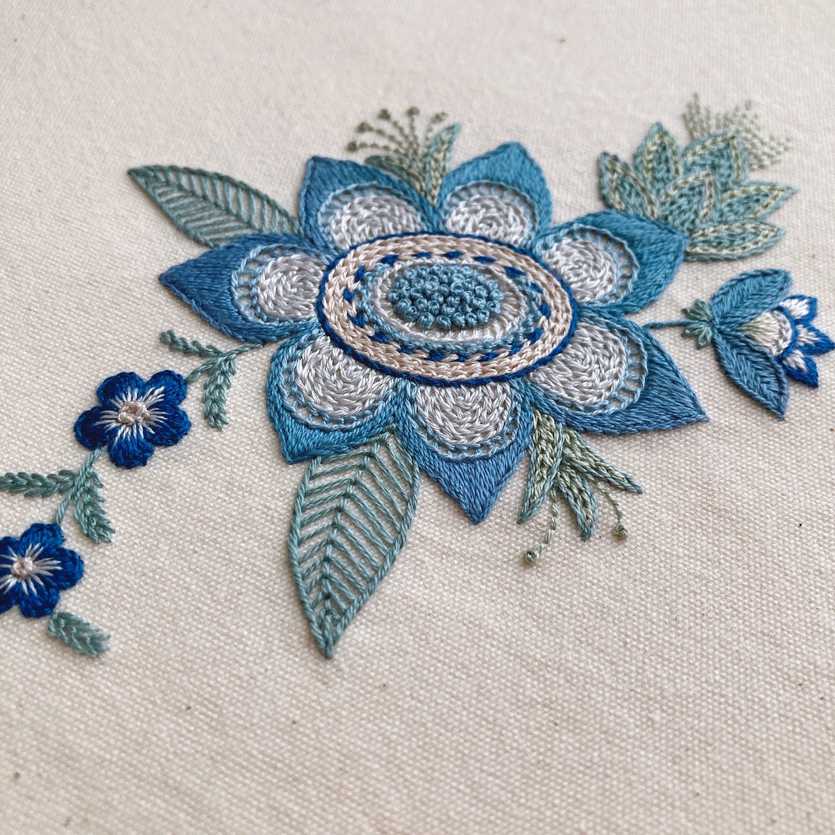 レトロな花の刺繍